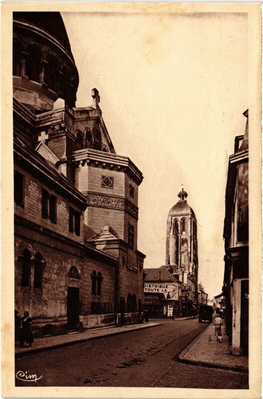 Carte postale ancienne Tours Rue des Halles et Tour de l'Horloge à Tours