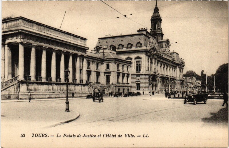 Carte postale ancienne Tours - Le Palais de Justice et le Nouvel Hotel de Ville à Tours