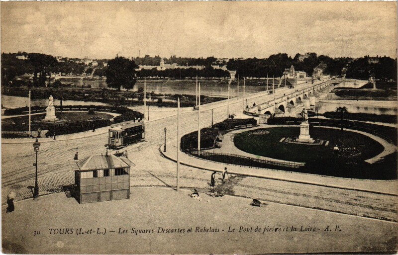 Carte postale ancienne Tours Squares Descartes et Rabelais à Descartes