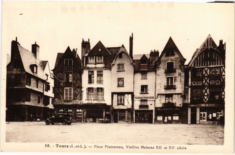 Carte postale ancienne Tours Place Plumereau à Tours