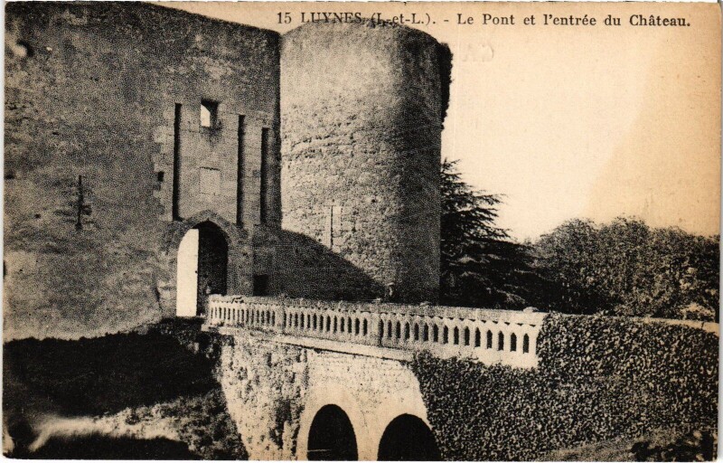 Carte postale ancienne Luynes Le Pont et entree du Chateau à Luynes