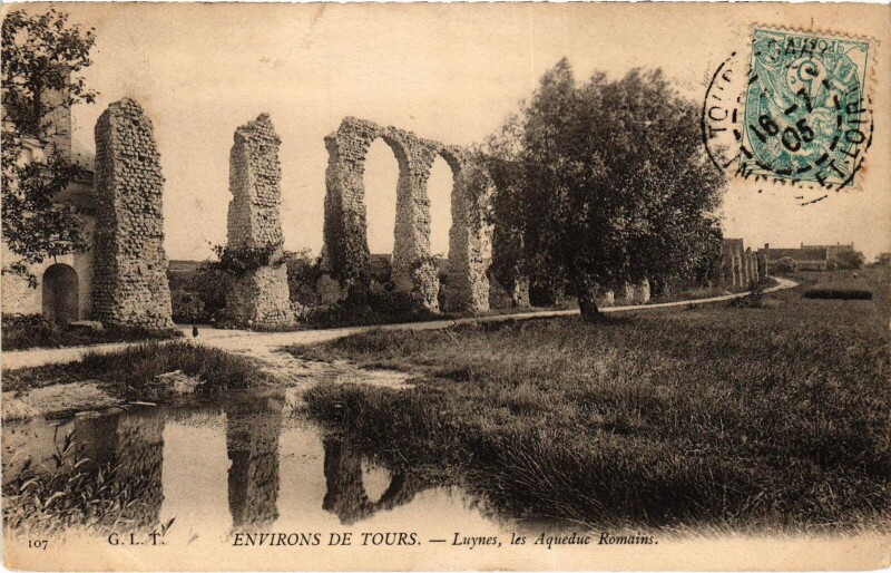 Carte postale ancienne Luynes Aqueduc Romain à Luynes