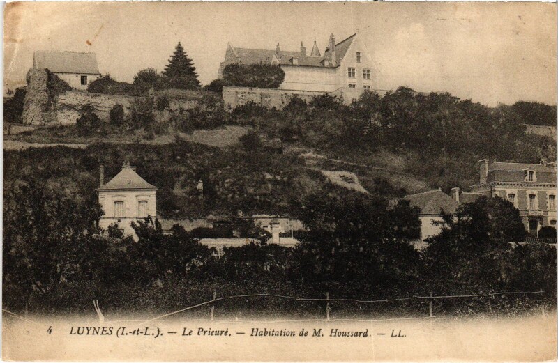 Carte postale ancienne Luynes Le Prieure à Luynes