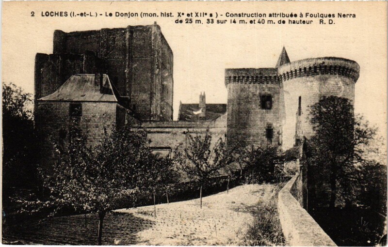 Carte postale ancienne Loches Le Donjon à Loches
