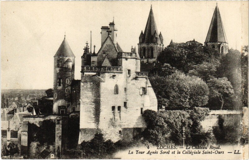 Carte postale ancienne Loches Chateau Royal à Loches