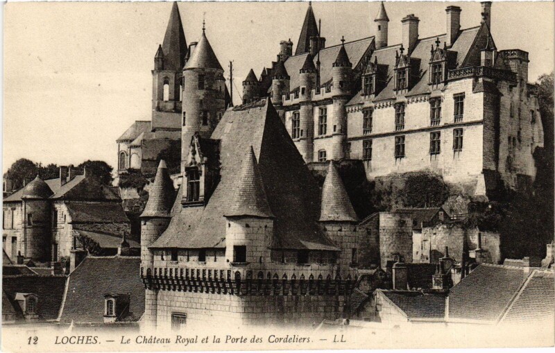 Carte postale ancienne Loches Chateau Royal Porte des Cordeliers à Loches
