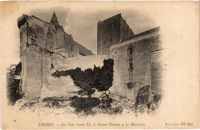 Carte postale ancienne Loches Tour Louis Xi à Loches