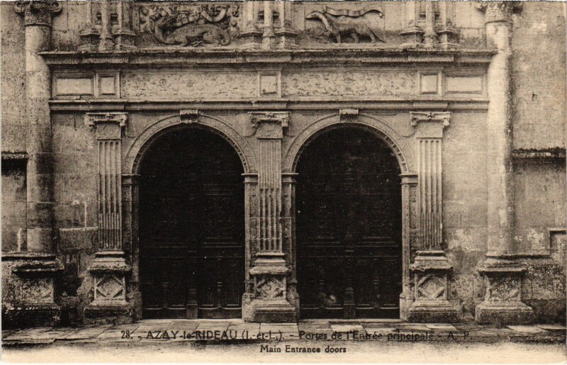 Carte postale ancienne Azay le Rideau portes de l'entree principale à Azay-le-Rideau