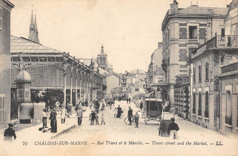 Carte postale ancienne Chalons Sur Marne - Rue Thiers Et Le Marche