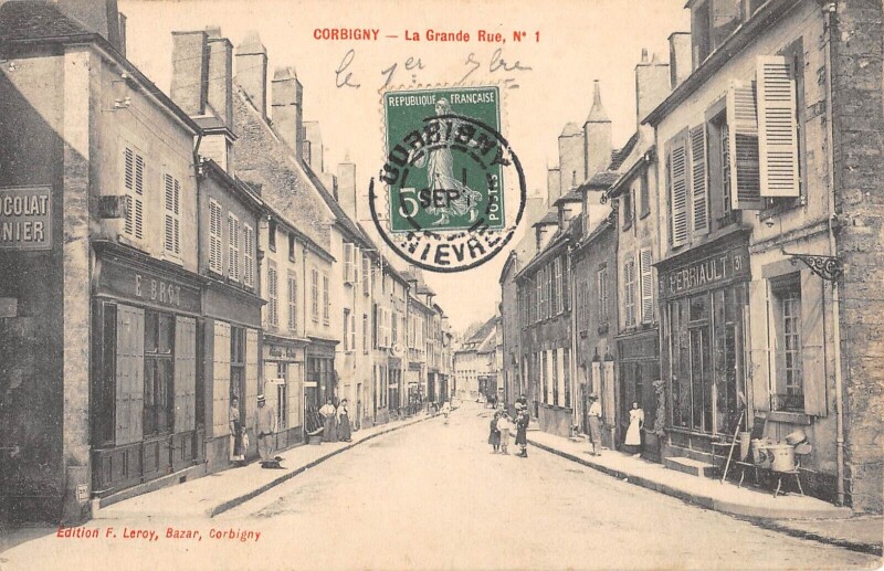 Carte postale ancienne Corbigny - La Grande Rue à Corbigny