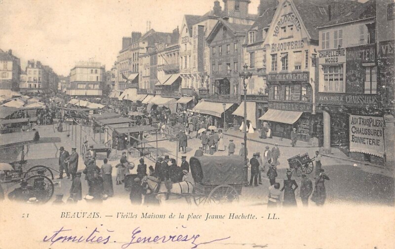 Carte postale ancienne Beauvais - Vieilles Maisons De La Place Jeanne Hachette à Beauvais