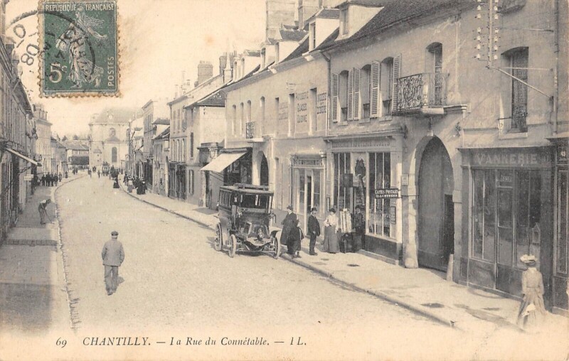 Carte postale ancienne Chantilly - La Rue Du Connetable à Antilly