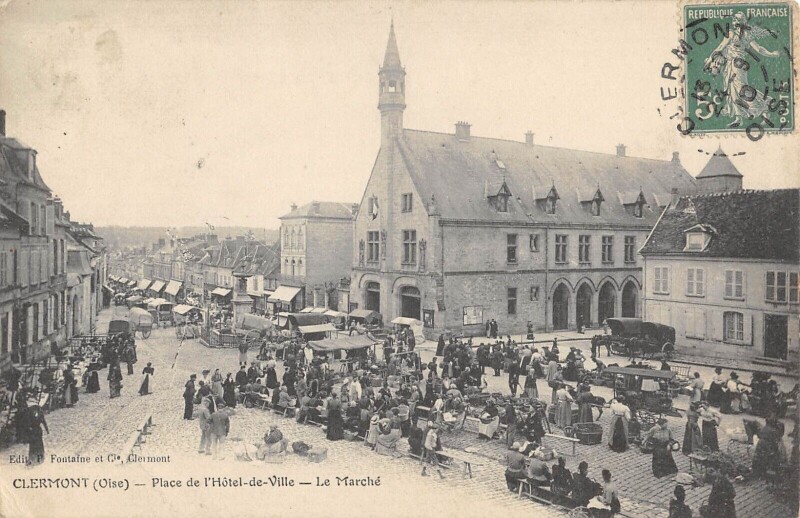 Carte postale ancienne Clermont - Place De L'Hotel De Ville - Le Marche à Clermont