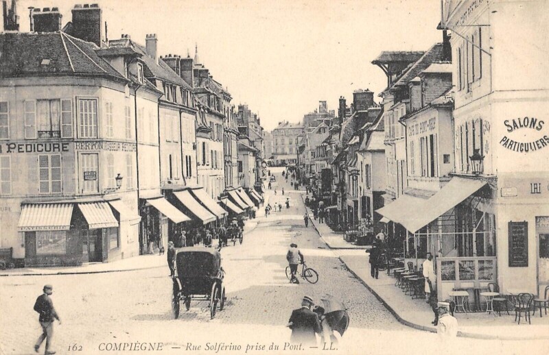 Carte postale ancienne Compiegne - Rue Solferino Prise Du Pont