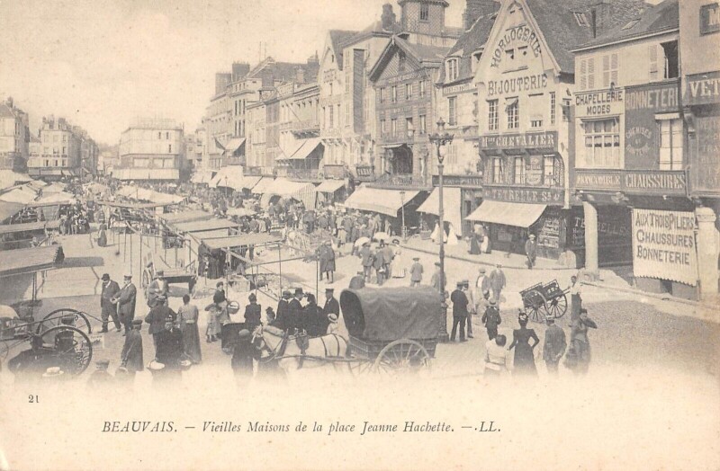 Carte postale ancienne Beauvais - Vieilles Maisons De La Place Jeanne Hachette à Beauvais