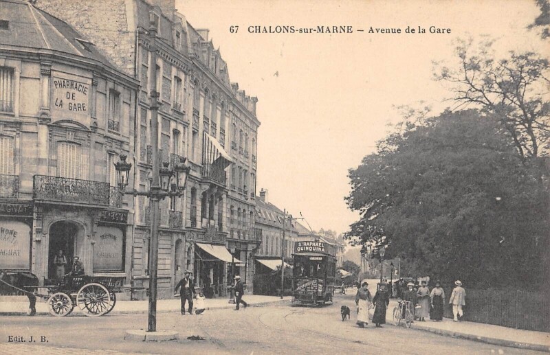 Carte postale ancienne Chalons Sur Marne - Avenue De La Gare - Tramway