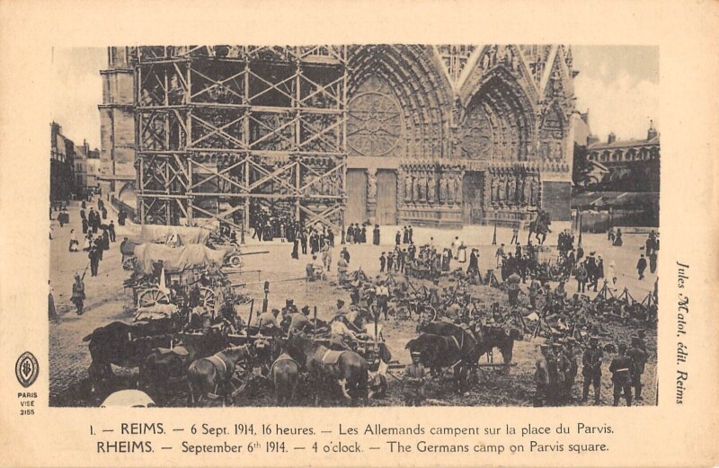 Carte postale ancienne Reims - Les Allemands Campent Sur La Place Du Parvis à Reims