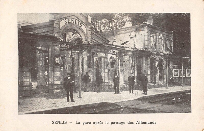 Carte postale ancienne Senlis - La Gare Apres Le Passage Des Allemands à Senlis