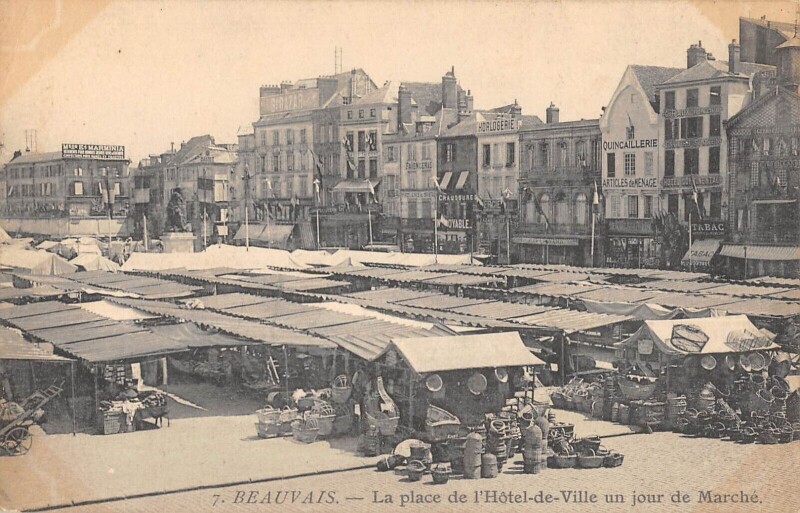 Carte postale ancienne Beauvais - La Place De L'Hotel De Ville Un Jour De Marche à Beauvais