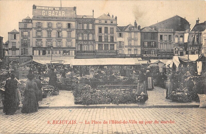 Carte postale ancienne Beauvais - La Place De L'Hotel De Ville Un Jour De Marche à Beauvais