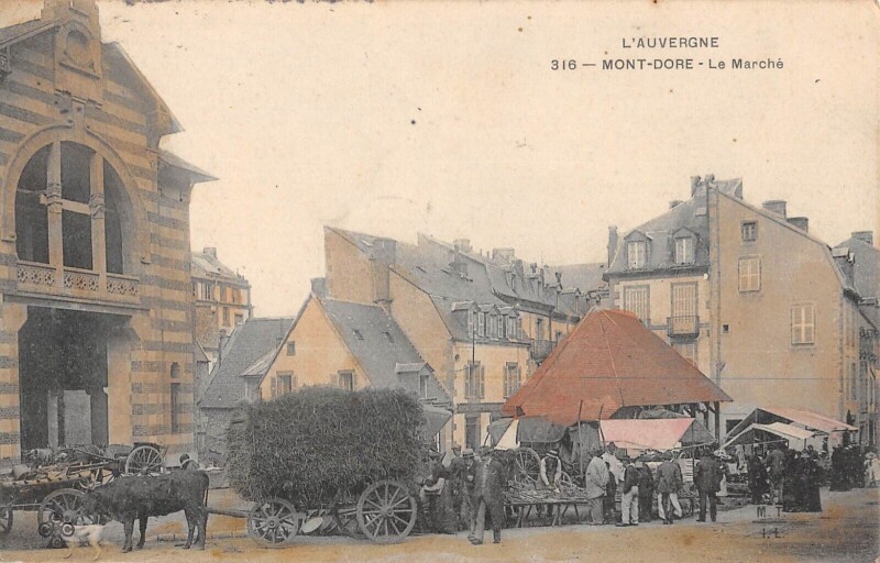 Carte postale ancienne Mont Dore - Le Marche à Mont-Dore