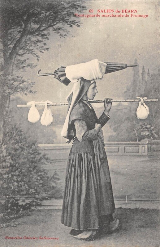 Carte postale ancienne Salies De Bearn - Montagnarde Marchande De Fromage