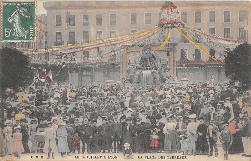 Carte postale ancienne Le 14 Juillet A Lyon - La Place Des Terreaux
