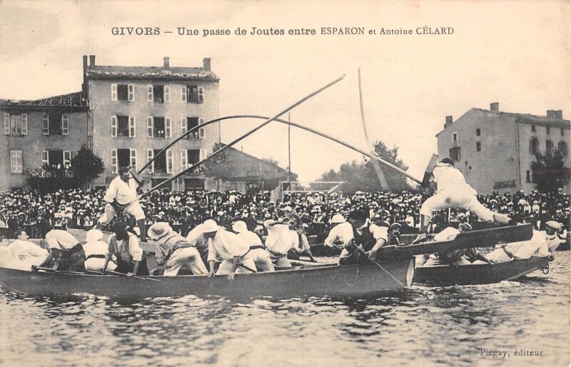 Carte postale ancienne Givors - Une Passe De Joutes Entre Esparon Et Antoine Celard à Givors