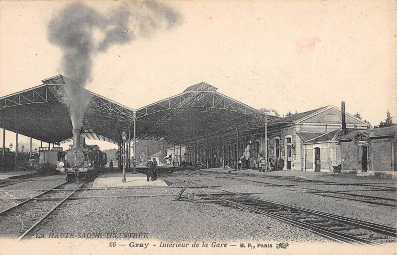 Carte postale ancienne Gray - Interieur De Gare - Train