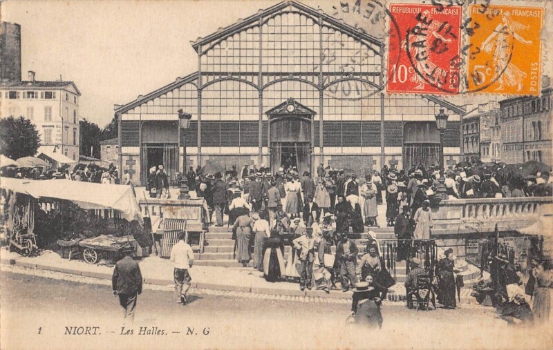 Carte postale ancienne Niort - Les Halles à Niort