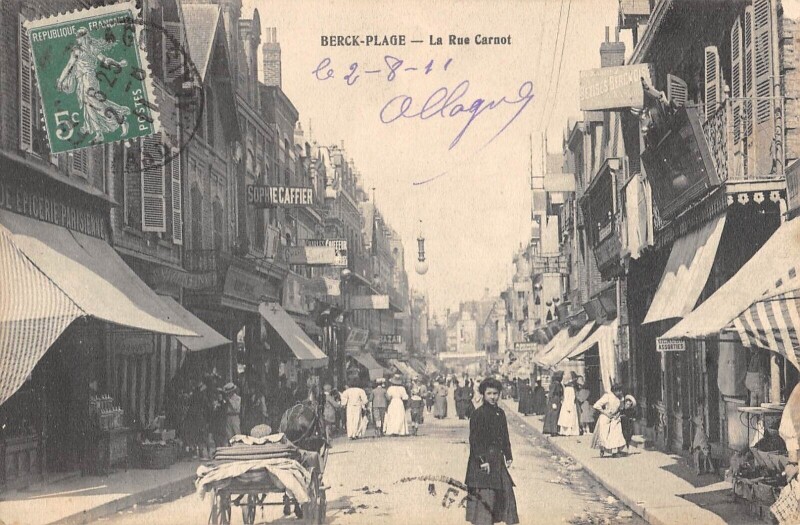 Carte postale ancienne Berck Plage - Rue Carnot à Berck