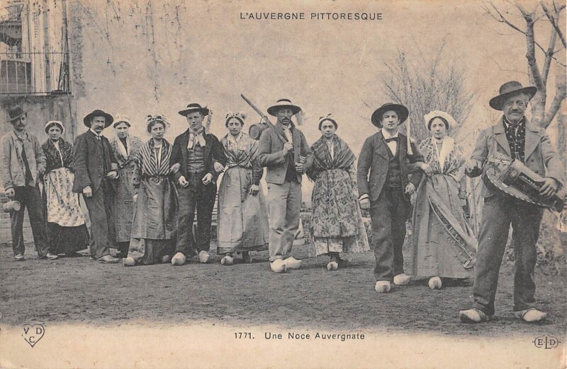 Carte postale ancienne Auvergne - Une Noce Auvergnate