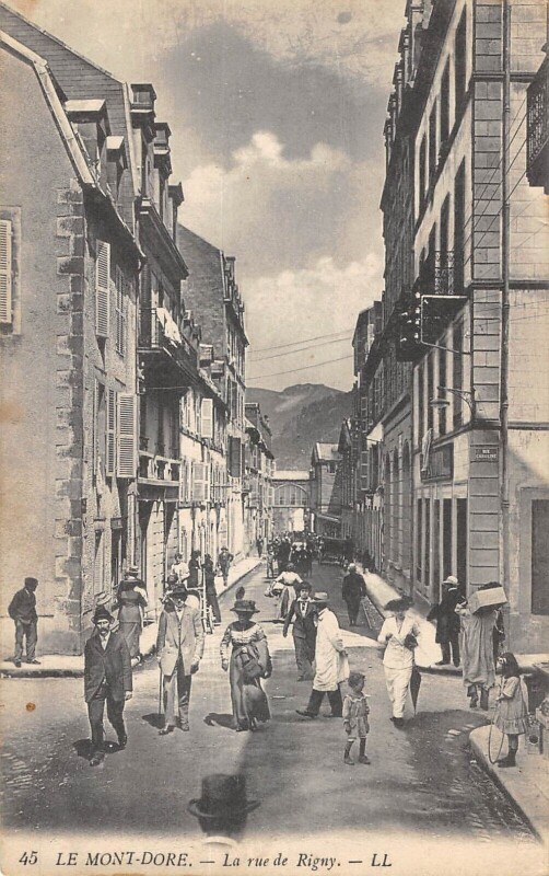 Carte postale ancienne Le Mont Dore - Rue De Rigny à Mont-Dore