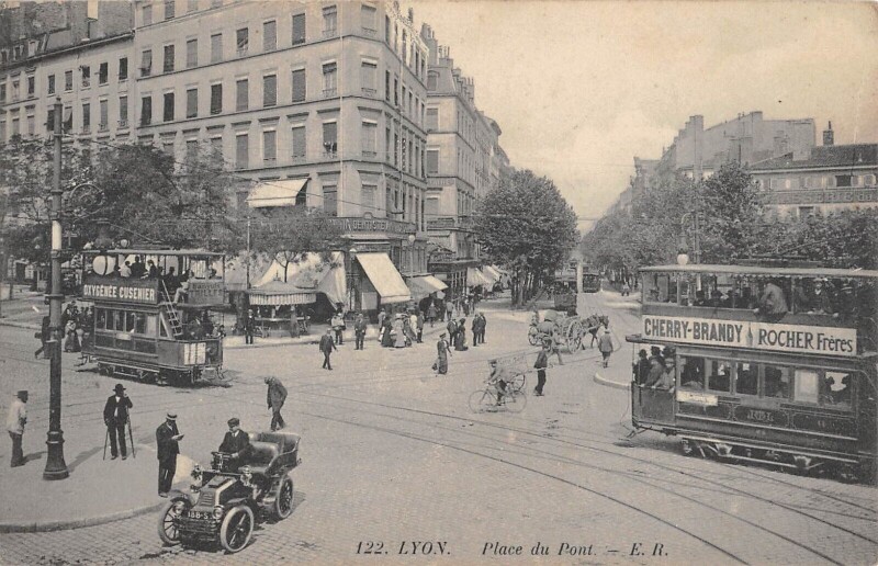 Carte postale ancienne Lyon - La Place Du Pont