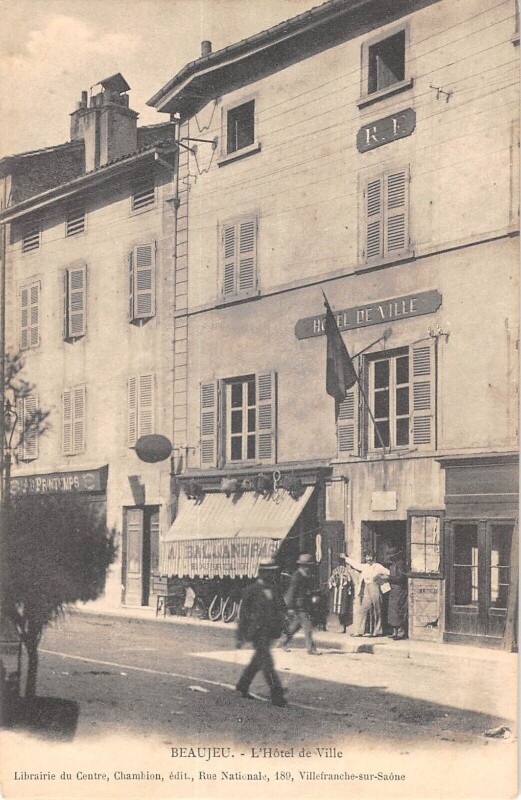 Carte postale ancienne Beaujeu - Hotel De Ville à Beaujeu
