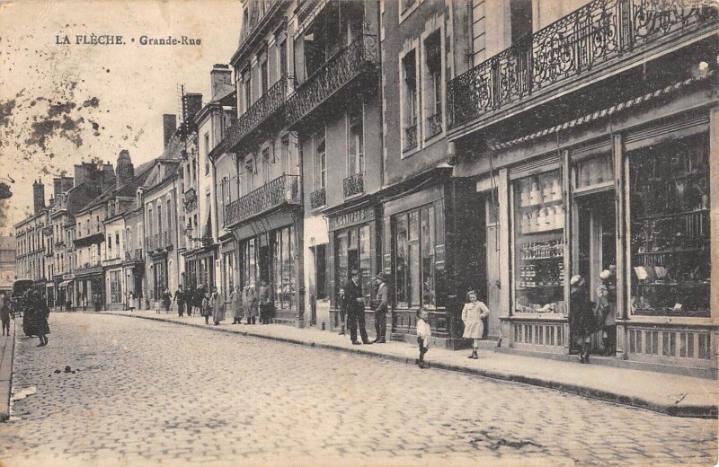 Carte postale ancienne La Fleche - Grande Rue
