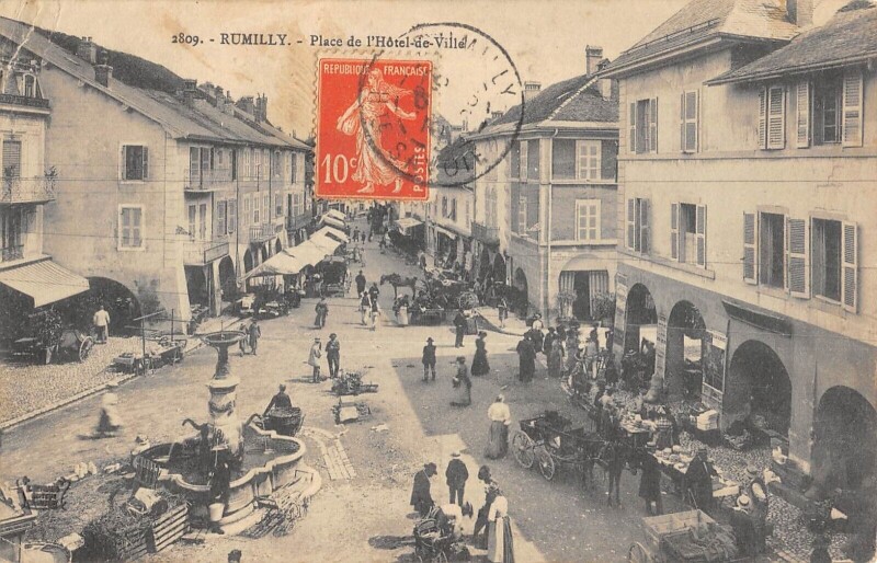 Carte postale ancienne Rumilly - Place De L'Hotel De Ville à Rumilly