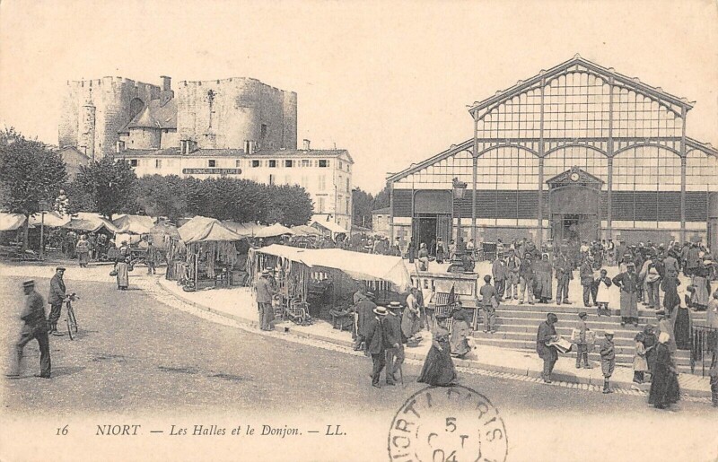 Carte postale ancienne Les Halles et le Donjon à Niort