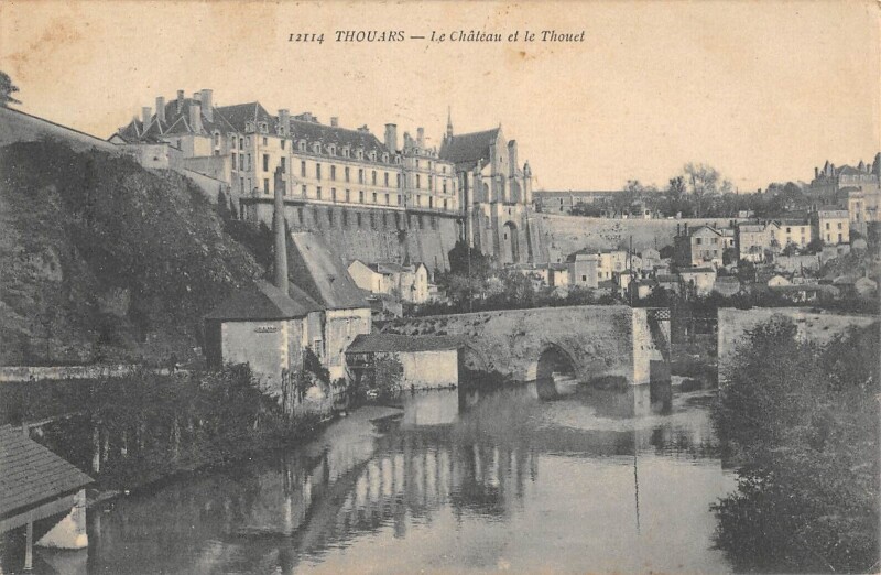 Carte postale ancienne Thouars - Le Chateau Et Le Tunnel à Thouars