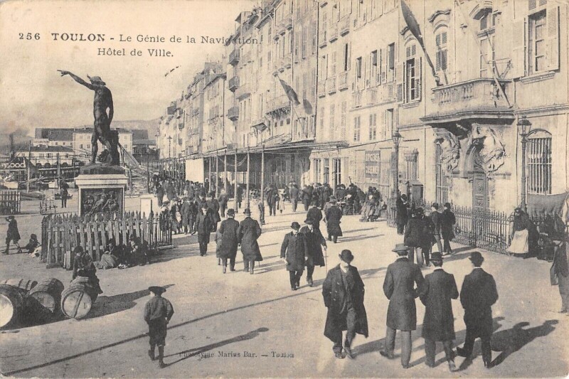 Carte postale ancienne Toulon - Le Genie De La Navigation - Hotel De Ville à Toulon