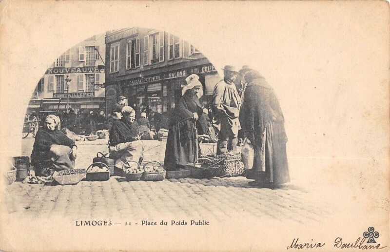 Carte postale ancienne Limoges - Place Du Poids Public à Limoges