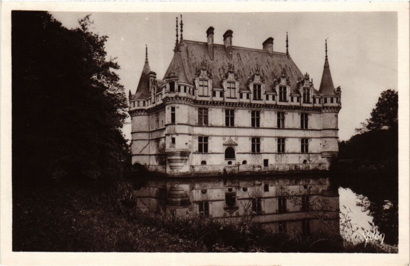 Carte postale ancienne Azay-le-Rideau Le Chateau à Azay-le-Rideau