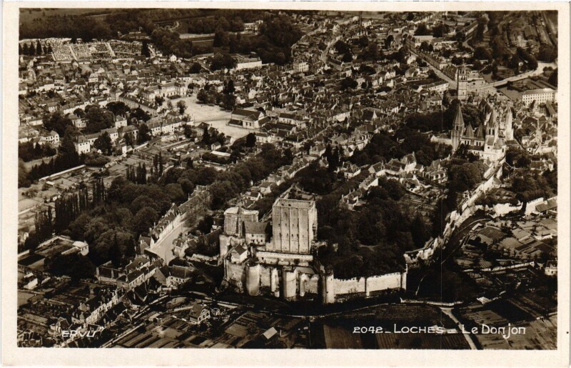 Carte postale ancienne Loches Donjon à Loches