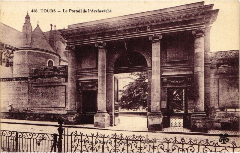 Carte postale ancienne Tours Portail de l'Archeveche à Tours