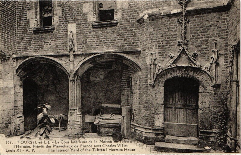 Carte postale ancienne Tours Maison de Tristan l'Ermite à Tours