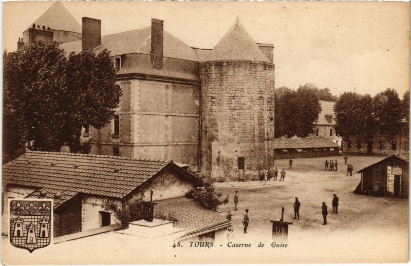 Carte postale ancienne Tours Caserne de Guise à Tours