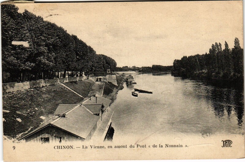 Carte postale ancienne Chinon La Vienne - En Amont du Pont de la Nonnain à Chinon