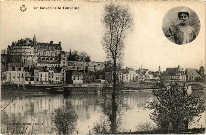 Carte postale ancienne Amboise Un Baiser de la Touraine à Amboise