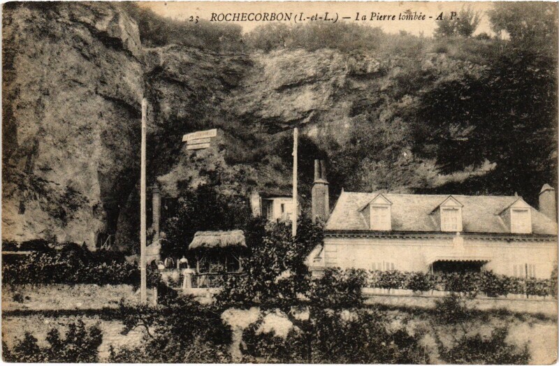 Carte postale ancienne Rochecorbon Pierre Tombee à Rochecorbon