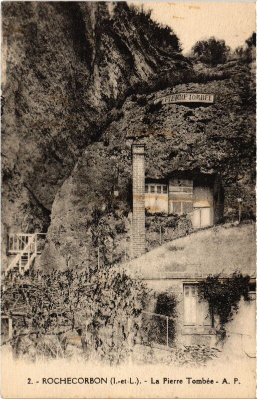 Carte postale ancienne Rochecorbon Pierre Tombee à Rochecorbon